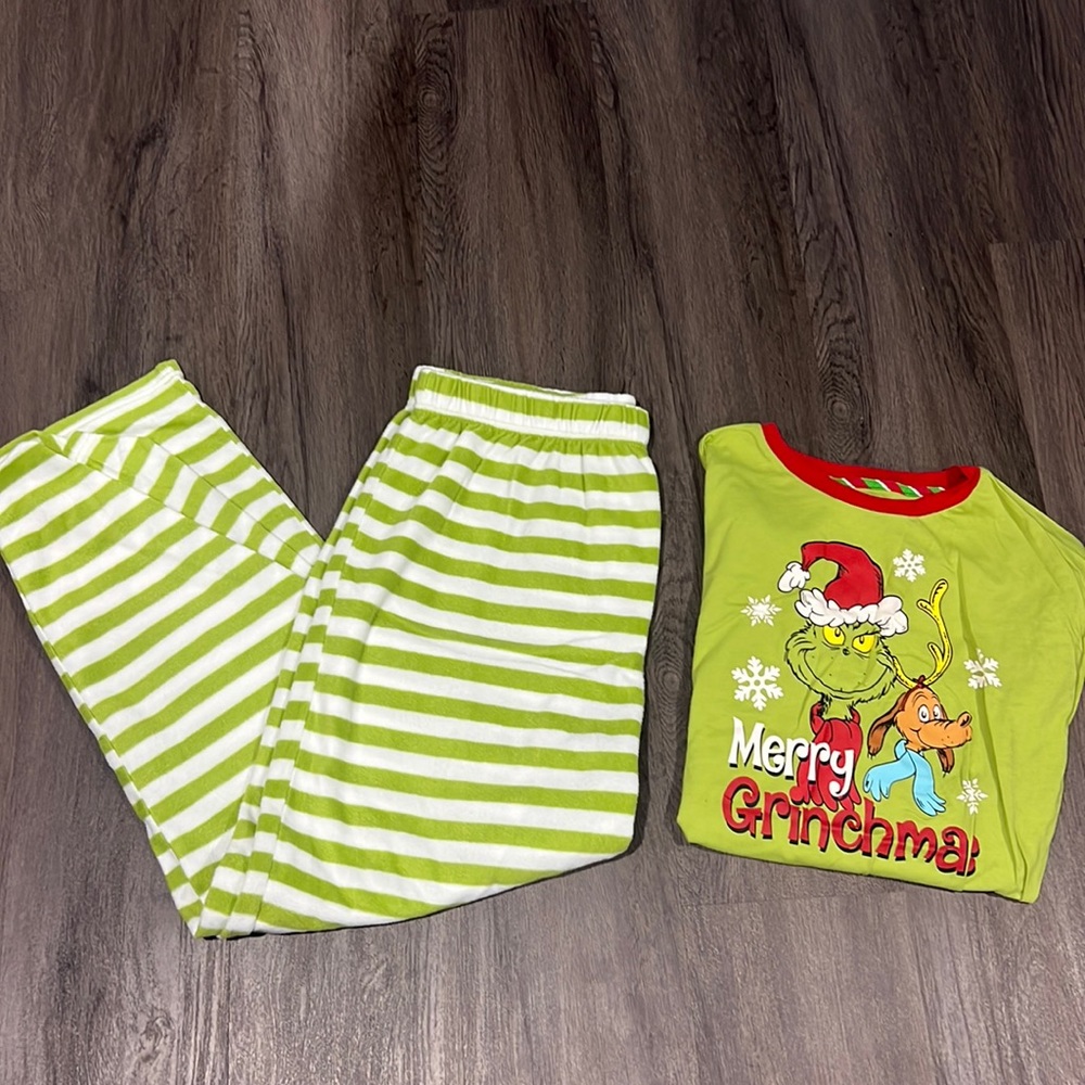 Men’s Grinch Pajama Set size L